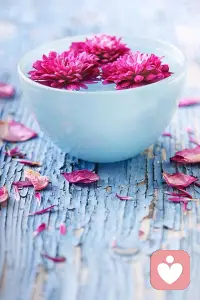 不要總是羨慕別人的美好，要用心經(jīng)營(yíng)自己的幸福。用自己的光，照亮自己的路。