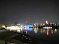 ??走的越遠，見識越多，認識的人越多，你就越能體會到，人這一輩子，你真正在意的同時，又在意你的人，就那么幾個，這幾個人就是你的全世界。三兩知己，愛人在側，父母康健，聽起來平淡無奇，但已經是中等偏上的答卷了。
?配圖