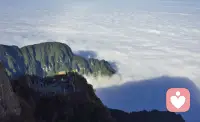 治愈内耗的途径：手别闲着。
该吃吃该喝喝，看着它在脑子里转悠就好，接受它，不用赶走它。该干什么干什么，洗洗衣服、擦擦地，做做饭………
动起来就好，只要别光躺在那里想就行。可以一边手动着，脑子在转悠，手动着动着，就会发现心理不烦躁了、还有一种充实感。