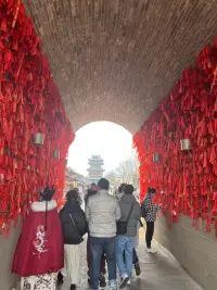 终有一天你会静下心来，像个局外人一样回顾自己的故事，然后笑着摇摇头，浮生不过梦一场，所以能够治愈你的，从来都不是时间，而是内心的那份释怀和明白。

                                            ——弘一法师