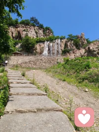 为什么我们终其一生想改变，却还在重复相似的经历，相似的结局呢呢？那是因为我们的人生剧本没有改变。例如，我们在生活中讨好、不配得、缺爱等等。这些痛苦的根源就是隐形的人生脚本。那么，改写人生脚本的路径是读懂潜意识，改写人生方向。童年的保护壳不必成为成年后的枷锁，看见旧模式选择新活法。