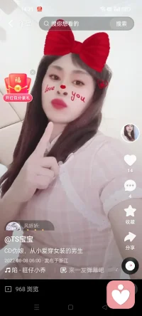 從小愛穿女裝的男孩，配圖