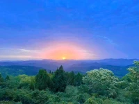 當你向空谷喊話，需要等一會兒，才會聽見綿長的回音。
在平日里，也不要急著讓生活馬上給予你所有的答案。
有時候，你需要拿出耐心等一等。
只要你曾踏實付出，生活終會給你想要的美好。
?早安吖，美好的世界??配圖
