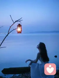 亦舒说：当一个男人不爱你的时候，你做什么都是错，你的哭闹是错，静默是错，活着呼吸是错，甚至连死了都是错。不得不说，爱情真的很自私，爱的时候千好万好，不爱的时候千错万错。配图