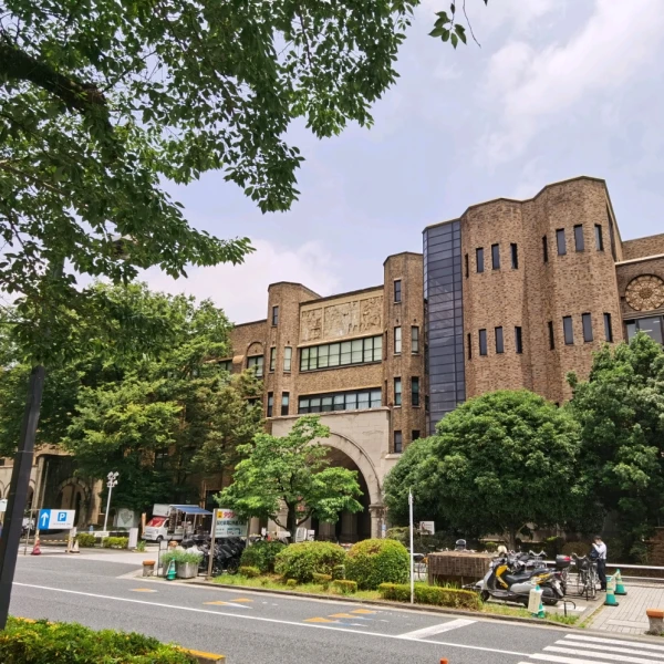 溪水邊?心靈驛站