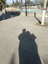 世界上從來就沒有過不去的坎，只有過不去坎的人。配圖