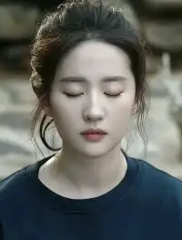 精神世界不平衡，心就特别疼

就算不是很忙，但也觉得很累.

容易烦燥，容易生病.

正事干不了，一直在消耗.....

要么外耗他人，硝烟四起，战火纷飞

要么内耗自己,精疲力竭,奄奄一息

人生体验非常糟糕

消极的,负面的.悲观的,痛苦的.蜂拥而至.

精神世界为什么会出现不平衡

因为早年有创伤性体验

比如缺少爱、缺少理解、缺少接纳，包括缺少食物，
当一个人缺少食物，人是很容易变疯狂的，

缺少陪伴  缺少支持  缺少力量

而我们现代很多人都是缺少食物的人的后代

可想而知 我们在精神上会继承什么呢



所以我们是幸运的

因为现在物质非常的丰盛

赶紧去修复创伤性体验

为自己,为下一代提供一个丰盛的精神环境

一个充满爱，充满理解，充满接纳

充满力量的精神环境,真的是太美好了
