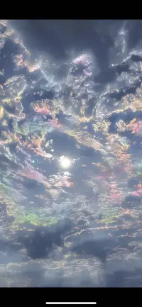 精神世界不平衡，心就特别疼

就算不是很忙，但也觉得很累.

容易烦燥，容易生病.

正事干不了，一直在消耗.....

要么外耗他人，硝烟四起，战火纷飞

要么内耗自己,精疲力竭,奄奄一息

人生体验非常糟糕

消极的,负面的.悲观的,痛苦的.蜂拥而至.

精神世界为什么会出现不平衡

因为早年有创伤性体验

比如缺少爱、缺少理解、缺少接纳，包括缺少食物，
当一个人缺少食物，人是很容易变疯狂的，

缺少陪伴  缺少支持  缺少力量

而我们现代很多人都是缺少食物的人的后代

可想而知 我们在精神上会继承什么呢



所以我们是幸运的

因为现在物质非常的丰盛

赶紧去修复创伤性体验

为自己,为下一代提供一个丰盛的精神环境

一个充满爱，充满理解，充满接纳

充满力量的精神环境,真的是太美好了