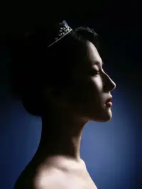 当你认为做为一个心理咨询师，
会沾染上所谓的负面能量，
那就代表了在你的内在有一部分还没有像真正的生命去打开而已，
生命中的这些能量它是没有好坏之分的，
之所以它变成你生命中一种负面的体验，
那是因为你看待他的方式，
你回应他的方式，
你赋予他的意义是负面的，

事实上这些生命的能量是我们人类普世的人性价值的情感，
它是有人性的价值的，

在我的生命里
这些悲伤破碎难过我也有
所以我懂，这些挣扎我懂，我懂，
当我们能够打开你的心，像这些人类朴素的情感去打开的时候，它不会带来伤害，它只能带来更深的慈悲心，恻隐之心可以成道，当你完全的向生命去敞开的时候，你拥有了整个世界，你活出了完整而绽放的生命

从来没有所谓的“负能量”