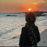 不糾結(jié)

放寬心，愿你在這一刻能隨心而活
經(jīng)歷了風(fēng)風(fēng)雨雨，看慣了日出日落，直到站在靜美的大自然面前，才突然領(lǐng)悟到什么是快樂。瀟灑的人生應(yīng)該是進也安然，退也淡定。守住屬于自己的平淡的生活，你就是一個幸福的人。配圖