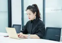 職場(chǎng)內(nèi)卷，很難避免

而想要擺脫內(nèi)卷的最好方法，可能就是找到你的優(yōu)勢(shì)，找到你擅長(zhǎng)做的事情，找到那個(gè)屬于你的生存縫隙，那個(gè)縫隙里，藏著你的優(yōu)勢(shì)，和你的向往

所以，去做吧，去一點(diǎn)一點(diǎn)嘗試，一點(diǎn)一點(diǎn)體驗(yàn)吧，即使這很難配圖