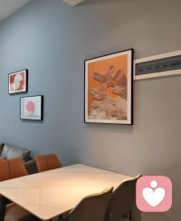 “我总是爱上一些不爱我的人，并且很享受对她好、关心她的感觉，我几乎得不到任何来自对方的回应，或者对方只是把我当作朋友。我很想感受一下双向奔赴的爱情，但却一次又一次地重蹈覆辙，我还有办法谈一段正常的恋爱吗？”。
这种情况， 首先要弄明白，对方是否知道他爱自己，是否知道他想跟自己谈恋爱？或者他是不是活在自己的想象中，是否和对方好好沟通，真诚的表达过自己的爱意，让对方很清晰的知道的情感。否则是有可能过多的活在自己的世界里。