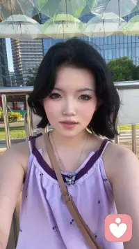 腳踩細沙，風攜浪聲來。配圖