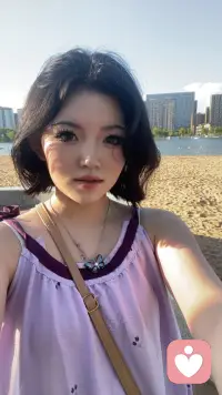 腳踩細沙，風攜浪聲來。配圖