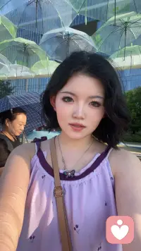 腳踩細沙，風攜浪聲來。配圖