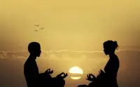 禪修一情緒管理

世間萬物，都是一個表象，正是因為你對萬物不同的看法，所以你才會產生不同的情緒，歸根結底是你庸人自擾。

人生苦短，不讓眼前的雜念、妄想而控制，以最好的心態去過好每一天。

南臺靜坐一爐香，終日凝然萬慮消。

不是息心除妄想，都緣無事可思量。

當你有情緒的時候，在心中默念這首禪詩，想要做情緒的主人，首先要先學會“閉嘴”，靜心而坐，方可掌控住自我。配圖