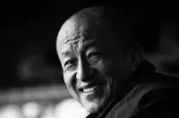 在修心的道路上

我們需要學會與自己對話，了解自己的內心需求和情感狀態。通過冥想、瑜伽、閱讀等方式，我們可以更好地認識自己，從而更好地應對生活中的挑戰和困難。

同時，我們也要學會與他人建立良好的關系。與人相處時，我們需要保持真誠、善良和包容的態度，尊重他人的觀點和感受，并盡可能地幫助和支持他們。這樣，我們不僅能夠建立起更加和諧的人際關系，也能夠讓自己變得更加自信和有價值。

另外，我們還要關注自己的身體健康。身體是心靈的容器，只有身體健康，我們才能夠更好地修心和享受生活。因此，我們需要保持規律的作息時間，健康的飲食習慣，適度的運動和休息，讓自己的身體始終處于良好的狀態。

最后，讓我們修好自己的心，讓生活成為我們喜歡的事情的延續。在這個過程中，我們需要不斷地去探索和實踐，讓自己的內心世界變得更加豐富和有意義。這是一種智慧，更是一種深層次的修行！配圖