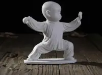 陳式太極拳動作：單鞭

單鞭的好處：意為單鞭反復拉動，有舒緩壓力、提高身體柔韌性的作用。配圖