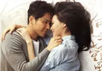 婚姻中的將就：

《何以笙簫默》中何以琛說過這樣一句話：如果世界上曾經(jīng)有那個人出現(xiàn)過，其他的人都會變成將就。

世界上有絕對幸福的婚姻嗎？難。就如同世界上沒有兩片完全相同的樹葉一樣，世界上也沒有完全相同的兩個人，所以就會在婚姻就是一個爭吵、遷就和相互接納的過程。

幸福其實只是一種感受，但它卻值得所有人用一生去追尋。
可世界上有一種將就的婚姻，它似乎平靜的沒有喜怒哀樂，它不會讓人覺得幸福，但也不會讓人備受煎熬！

其實婚姻有的時候不是絕對的匹配，而是兩個人能夠相互包容、理解，甚至將就。

婚姻是沒有十全十美的，只要婚姻里沒有實質(zhì)性的原則問題，“差不多”其實很多時候就是幸福的標(biāo)準(zhǔn)。??配圖