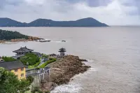 失戀失婚創傷療愈


失戀或失婚創傷事件是撕開血淋淋傷口的
利刃，悄然生長的負面情緒就是毒素與細
菌，一步步侵害著你的身心，為了應對它
們，你就需要一整套心靈的“免疫系統”。

你需要培養對自身情緒的覺察能力，識別
出絕對性、以偏概全、糟糕至極的消極信
念，從而逐漸減輕壓迫性情緒對自己的傷
害。

如果你的內心缺了這套正確應對創傷的策
略，只用不健康且無效的手段來應付內心
的痛苦，那么時間不僅不會帶來解脫，反
而問題會越拖越久以至于積重難返。配圖