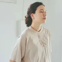 知乎上有个帖子说：

“无论你有多么的不堪，多么的卑微，你的身体都远比你想象中的更加爱你。

当你溺水时，你的肺会压缩成一团，只为了再给你输送一口氧气。

当你失血过多时，你的心脏仍然会拼了命地为你输血。

当你染上坏习惯时，他们会成批成批的，在你的不自律下牺牲自己，只为了给你提醒，让你回头。

他们从来不曾嫌弃你，也从来不会认为你无药可救。

每天，你的体内会有5个细胞发生癌变，你的免疫系统无时无刻不在战斗中，他们奋力地抵抗侵略，直至消灭所有的癌细胞。”

真是令人震撼，就算你周围所有的人都不在乎你了，你的器官，你的细胞都一直在在乎你，在为你拼命。

你的皮肤知冷知暖，你的胃知饱知饿，他们都在竭尽全力去保护你的身体，维持你的温度，调节你的情绪。

他们如此爱你，一心只为了让你在这个世界上活得更好，哪怕你自己都要放弃了自己，你身上的37兆2000亿细胞都不会答应，它们会耗尽自己最后的力气，竭尽全力地保护你。

所以小伙伴们无论如何遇多大的困难，都请你好好先爱自己！配图