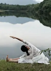 修正念的作用！

正念可以為我們?nèi)粘Ｉ顜碇T多的益處，它對身心健康的重要性不亞于體育運動。

冥想非常實用，是一種心理與情感兼而有之的身心訓(xùn)練項目。只要保持持續(xù)練習(xí)，就會有收獲--提升心力、延緩衰老、增強免疫力、心態(tài)平和、注意力集中、改善人際關(guān)系等！配圖