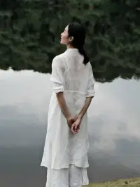 修正念的作用！

正念可以為我們?nèi)粘Ｉ顜碇T多的益處，它對身心健康的重要性不亞于體育運動。

冥想非常實用，是一種心理與情感兼而有之的身心訓(xùn)練項目。只要保持持續(xù)練習(xí)，就會有收獲--提升心力、延緩衰老、增強免疫力、心態(tài)平和、注意力集中、改善人際關(guān)系等！配圖