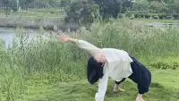修正念的作用！

正念可以為我們?nèi)粘Ｉ顜碇T多的益處，它對身心健康的重要性不亞于體育運動。

冥想非常實用，是一種心理與情感兼而有之的身心訓(xùn)練項目。只要保持持續(xù)練習(xí)，就會有收獲--提升心力、延緩衰老、增強免疫力、心態(tài)平和、注意力集中、改善人際關(guān)系等！配圖