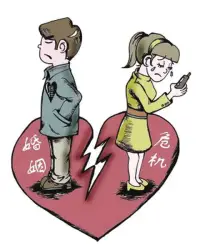 為什么婚姻戀愛感情會進入平淡期？

熱戀期的時候，兩個人的親密度迅速增加，雙方都會努力表現自己“最好的一面”，展現自己的吸引力，并且你們可能還會無意識地將自己內心對“理想伴侶”的想象投射到對方身上，只看得到對方的優點，而忽視掉對方的缺點，雙方對關系的投入水平和滿意度都達到巔峰。

而到了平淡期，新鮮感逐漸褪去，你們從理想化的感情中漸漸走出來，雙方最真實的一面開始慢慢暴露。

你們之間可能會少了很多的心動和親密，不再愿意花太多時間去陪伴，也可能會因為對方一點小毛病小缺點就感到厭煩從而發生爭吵。

厭倦、疲憊、失望的感覺接踵而至，這時你不免會懷疑，你們之間還存在著愛情嗎？還有繼續走下去的必要嗎？

這種狀態如果延續下去，兩人的關系就會越來越遠。很有可能在未來的某一天，積壓的矛盾爆發，關系徹底走向破裂。

其實，再美滿的關系，我們的情感體驗也終將趨于平淡和穩定。用心經營、雙向付出才是關系得以長期維系的秘訣！配圖