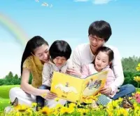 兒童教育

著眼當(dāng)下，
在卷得不能再卷的時代，
再溫和的父母有時也免不了急躁。
希望子女不要落于人后，
便急急的驅(qū)趕著他們加速奔跑，
又將自己的人生經(jīng)驗強塞給孩子，
三番五次耳提面命，
讓他們少走彎路。

可是，
從外施加的要求永遠(yuǎn)只是壓力，
由內(nèi)堅定追求的夢想才是動力。

想要孩子變成什么樣的人，
你只需要求自己、改變自己，
讓自己變成什么樣的人就好。
耳濡目染之下，
孩子會從父母的身上，
學(xué)到面對困難的樂觀心態(tài)，
學(xué)到積極正向的人生態(tài)度，
也學(xué)會如何與這個世界相處。

正如教育家烏申斯基說的，
“榜樣對兒童的心靈
是一股非常有益的陽光，
而這種陽光是沒有任何東西可以替代的。”
這就是父母身教的力量，
比強令要求更溫柔，
比大聲吼叫更有力！配圖