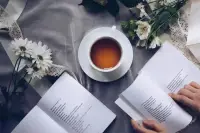 一個女人最大的清醒，是先愛己再愛人，先謀生再謀愛。配圖
