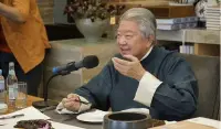 蔡瀾失親后很落寞，他的好友曾給予他至理至真的一番忠告：

肉體上的痛苦可以靠止痛藥來緩解,精神上的痛苦其實就是自己去想出來的，只要我們主動
不去思念,便再也不會因此而痛苦！配圖