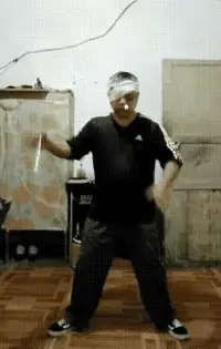 練雙截棍的大哥，是不是感嘆沒有人能隨隨便便成功！配圖