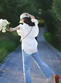 生活的勇氣是一種有意識的態(tài)度，在這種態(tài)度中，一個人肯定自己的生活，無論有什么阻力存在。

勇氣的反面是恐懼和焦慮。勇氣是“克服恐懼的精神力量”。

換句話說，生活的勇氣就等同于選擇勇敢活下去，并在自然的生命過程中加入個人的決策力！配圖