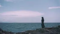 在平常的日子里，修建自己精神的糧倉，儲蓄應(yīng)付巨變的糧草。

一旦精神的災(zāi)難不以人的意志為轉(zhuǎn)移而降臨時，女人才不會崩潰！配圖