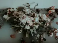 怎樣度過人生的低潮期？

安靜地等待，好好睡覺，鍛煉身體，無論何時(shí)好的體魄都用得著；

和知心的朋友談天，基本上不發(fā)牢騷，主要是回憶快樂的時(shí)光；

多讀書，看一些傳記，增長(zhǎng)知識(shí)，順帶還可瞧瞧別人倒霉的時(shí)候是怎么挺過去的；

趁機(jī)做家務(wù)，把平時(shí)忙碌顧不上的活兒都干完！配圖