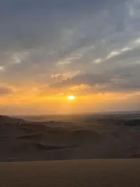旅行的意義

旅行的意義在于交流

在不同的土地上，我們與陌生的人交流，與陌生的文化交流，與陌生的風景交流。

這種交流讓我們了解到世界的多元與博大，也讓我們認識到自己的渺小和無盡的可能。

我們開始理解，生活并不只是一成不變的重復，而是無數的相遇與交流，每一次旅行都是一次新的開始！配圖