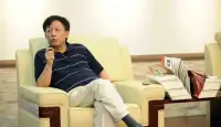 文化名人易中天曾說(shuō)過(guò)，中國(guó)教育的目標(biāo)是“望子成龍”；標(biāo)準(zhǔn)是“成王敗寇”；方法是“死記硬背”；手段是“不斷施壓”，還美其名曰“壓力即動(dòng)力”。至于孩子們是否真實(shí)，是否善良，是否健康，是否快樂(lè)，沒(méi)人去想。
這就是為什么現(xiàn)在的孩子的精神壓力山大！

最最需要“以人為本”的領(lǐng)域，卻最不拿人當(dāng)人，這真是一個(gè)奇跡！配圖