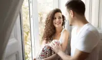 婚姻家庭經(jīng)營篇

如何挽回死心了的另一半！


如果在婚姻中，丈夫想要挽回死心的老婆，最重要是學(xué)會積極有效溝通，當(dāng)丈夫知道老婆因何失望后，需要進(jìn)行自我反省，并真誠懺悔，用真情實(shí)意來打動(dòng)對方，用行動(dòng)表明自己改變的決心，以此來喚回對方的愛意和對這份感情的信心。

在溝通的時(shí)候，一定要做好三個(gè)方面的工作，第一個(gè)學(xué)會誠心誠意的道歉，一個(gè)人如果想要讓老婆重新點(diǎn)燃對你的希望，最后的方法是道歉，真正的道歉一定不是敷衍，更不是為了和好而道歉。

真正的道歉是發(fā)自內(nèi)心地意識到自己錯(cuò)了，對老婆的忽視，對婚姻的不作為，如果沒有真誠的懺悔，就無法真正的感動(dòng)老婆，更無法讓老婆看到丈夫要改變的決心。

第二個(gè)方面，需要列出丈夫要改變的決心和行動(dòng)力。如果想要真正讓老婆重新點(diǎn)燃對你生活的信心和愛，丈夫更需要的是去思考自己如何行動(dòng)，這才是最重要的。你的行動(dòng)改變計(jì)劃其實(shí)就是讓你老婆和你生活下去新的勇氣和動(dòng)力。

對于男人來說，丈夫想要挽回老婆，最好的方法是把過去的失望，重新點(diǎn)燃起來，只有點(diǎn)燃愛人的希望，才能讓對方給予丈夫新的機(jī)會，更是讓妻子重新選擇和丈夫繼續(xù)走在一起。

多少的婚姻都是因?yàn)榉e累了太多的失望，而看不到希望才會最終走向破滅，如果丈夫在感情中，不繼續(xù)改變，還是延續(xù)以往的種種行為，是無法讓愛人有勇氣和丈夫繼續(xù)在一起。

第三個(gè)方面，婚姻最害怕的就是自以為是，一定要學(xué)會真情實(shí)意對待老婆，在感情中， 丈夫或許需要明白，感情中最忌諱的有是自以為是，丈夫需要明白，挽回只有內(nèi)在的坦誠和開放，丈夫的改變成長和進(jìn)步，真誠的行為，才能喚回愛人的心。

挽回的關(guān)鍵在于不斷儲蓄正向感情

如果丈夫想要挽回，或許還需要做到不斷積蓄正向感情。挽回對方最重要的就是積極展現(xiàn)自己對于這份感情的看重與珍惜，持之以恒地經(jīng)營婚姻的儀式感，做有利于婚姻長久的事情。

如何不懂挽回的可咨詢老師！老師是專業(yè)的婚姻家庭咨詢師！有豐富的線下婚姻家庭輔導(dǎo)的經(jīng)驗(yàn)！配圖