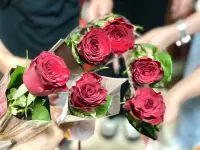 婚姻戀愛經營

愛一個人沒錯，
可是太愛一個人，
會讓對方感覺失去自由，
甚至感到窒息，
再愛的人，
也需要給彼此留有一點喘息的空間，
俗話說：
“愛人七分足，
留下三分愛自己。”
太過沉重的愛，
與對方是枷鎖，
與你是痛苦，


太愛一個人注定是失去的開始！配圖