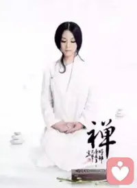一味壓抑情緒，只會(huì)傷害自己

人們崇尚「喜怒不行于色」，將負(fù)面情緒視為洪水猛獸，「遠(yuǎn)離負(fù)能量的人」也常常是10萬+文章討論的話題。

很多的煩惱，如果說出來，大概率會(huì)被認(rèn)為是「想太多」、「沒事找事」，甚至「矯情」。

我們會(huì)發(fā)現(xiàn)，一個(gè)不會(huì)表達(dá)的成年人，背后總有一個(gè)因?yàn)槟愕那榫w，否定你、嘲笑你、責(zé)怪你的人。

回溯童年時(shí)期，許多爸爸媽媽對(duì)待哭鬧的小孩，是責(zé)怪和制止，強(qiáng)調(diào)哭是可恥的。

我們慢慢成長為一個(gè)情緒穩(wěn)定的「大人」，用壓抑、回避、忍耐、忽視等方式，面對(duì)自己的情緒。 

我們努力不能讓自己的負(fù)面情緒給別人添麻煩，強(qiáng)行切斷情緒的表達(dá)過程。

每一次想要爆發(fā)情緒的時(shí)候，“怕別人覺得我負(fù)能量、太敏感”的擔(dān)心實(shí)在太真實(shí)了。

但情緒不是你假裝看不見，就不存在。你沒有表達(dá)出來的情緒，都憋在你心里。 憋著憋著，一定會(huì)以另一種形式爆發(fā)出來。 

每種情緒都有正當(dāng)性，負(fù)面情緒也需要被表達(dá)，并有它本身的意義——告訴我們是時(shí)候去采取措施、解決問題了！

當(dāng)我們的情緒發(fā)出求救信號(hào)，被響應(yīng)、被理解、被溫暖，才是“讓心情不再糟糕下去”的回應(yīng)。

那么，我們?cè)撊绾蚊鎸?duì)自己的情緒？

首先，那就是正視它，學(xué)會(huì)如何照顧和表達(dá)自己的情緒，和情緒做朋友。任何情緒都不可恥。一旦感受到自己不舒服，這就是轉(zhuǎn)化的契機(jī)與開始。


其次，想哭就哭，想笑就笑，向朋友抱怨也好，向?qū)ο笸虏垡擦T，用喜歡的方式去表達(dá)自己，最重要的是要把積壓的情緒「倒掉」。


當(dāng)然，專業(yè)人士的傾聽會(huì)更為有效，他們可以幫你更快地找到情緒

面對(duì)我們生活中的「悲慘時(shí)刻」，找到合理表達(dá)情緒的方式才是最重要的！配圖