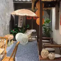 人生就像趕路，山一程，水一程，一路風雨兼程，一路披荊斬棘，往前看，人生仿佛遙不可及，往后看，卻又咫尺可量。

生活不易，腳踏實地地向前走，勝過汲汲營營地過日子，那些難熬的時光過去了之后，剩下的都是好運氣！

肖老師祝?您每一天都順心如意！??配圖