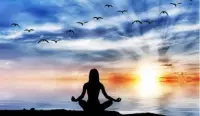 現代人太需要正念了！

什么是正念？

“正念”英文名“Mindfulness”，直譯為“正念”，意指“保持覺察”。初源于佛教禪修，是從坐禪、冥想、參悟等發展而來，是一種自我情緒調節、專注力提升的方法！


正念的主旨是關注當下，有意識地去覺察、將注意力集中于當下，并對當下的一切觀念都不作評判。無論當下你是開心還是難過，苦惱還是煩躁，你需要做的就是觀察和覺知。


比如，專注于呼吸、身體感覺或周圍環境的聲音；再比如，通過冥想、打坐等方式練習如何將注意力集中在當前的體驗上，并在注意力游離時將其引導回來！

正念是一種生活態度，

也是一種修行。希望我們都可以樹立正念，

收獲內心的平靜，與身心的自由！配圖