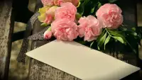 為什么要傷害一個愛你的人？

愛情本應該是美好而溫暖的，但為什么總有人會選擇傷害一個深愛自己的人？為什么會有人選擇離開一個對自己好的人，去追求那些不愛自己的人？這其中究竟隱藏著怎樣的心理學原因？今天，我們就來探究下為什么有些人會選擇傷害一個愛自己的人？

首先，人們在得到愛的同時，也會感受到壓力和責任。有時候我們會選擇傷害一個愛自己的人，是因為害怕面對這種壓力和責任。或者是因為自己的心態不夠成熟，不能正確面對愛情中的挑戰和責任，所以才會做出傷害對方的選擇！

其次，心理學上有一種現象叫做“喜新厭舊”，就是總會尋求新的刺激和體驗，這也是導致一些人離開對自己好的人的原因之一。對于這些人來說，愛情和感情只是一種占有感和滿足感的體驗，當對方不能再給自己帶來這種感覺時，他們就會選擇離開，去尋找新的感受。

第三，還有一些人可能會選擇傷害一個愛自己的人，是因為他們無法接受自己過去的傷害。他們希望找到一個人來填補心靈上的空缺，但當他們發現自己無法忘卻過去的傷痛時，就會開始在關系中尋找突破口，從而選擇傷害對方。

最后，也有一些人傷害愛自己的人，是因為他們缺乏安全感。這種人常常會懷疑對方的愛意和忠誠度，他們需要通過傷害對方來展示自己的權威和優越感，從而獲得一種短暫的滿足感。

情感困擾咨詢肖老師！配圖