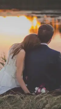 為什么要傷害一個愛你的人？

愛情本應該是美好而溫暖的，但為什么總有人會選擇傷害一個深愛自己的人？為什么會有人選擇離開一個對自己好的人，去追求那些不愛自己的人？這其中究竟隱藏著怎樣的心理學原因？今天，我們就來探究下為什么有些人會選擇傷害一個愛自己的人？

首先，人們在得到愛的同時，也會感受到壓力和責任。有時候我們會選擇傷害一個愛自己的人，是因為害怕面對這種壓力和責任。或者是因為自己的心態不夠成熟，不能正確面對愛情中的挑戰和責任，所以才會做出傷害對方的選擇！

其次，心理學上有一種現象叫做“喜新厭舊”，就是總會尋求新的刺激和體驗，這也是導致一些人離開對自己好的人的原因之一。對于這些人來說，愛情和感情只是一種占有感和滿足感的體驗，當對方不能再給自己帶來這種感覺時，他們就會選擇離開，去尋找新的感受。

第三，還有一些人可能會選擇傷害一個愛自己的人，是因為他們無法接受自己過去的傷害。他們希望找到一個人來填補心靈上的空缺，但當他們發現自己無法忘卻過去的傷痛時，就會開始在關系中尋找突破口，從而選擇傷害對方。

最后，也有一些人傷害愛自己的人，是因為他們缺乏安全感。這種人常常會懷疑對方的愛意和忠誠度，他們需要通過傷害對方來展示自己的權威和優越感，從而獲得一種短暫的滿足感。

情感困擾咨詢肖老師！配圖