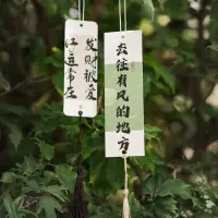 何炅老师在《令人心动的offer》节目中说道：“每个人都会有职场挫折，你可以掉眼泪。但不要把自己最脆弱的一面，亮给职场里对你最期待的人。”配图
