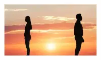 戀愛情感咨詢

男朋友跟別的女人搞曖昧，還要不要結(jié)婚？

老師說：好在是在婚前發(fā)現(xiàn)了，好在也只是曖昧，還沒有實質(zhì)性的關(guān)系。還有時間去考慮清楚，要不要走進婚姻。
現(xiàn)在需要做的是不要讓太多的客觀條件影響你的決定，比如：
不要去想戀愛3年從校園走到現(xiàn)在的不易，也不要去想家人已經(jīng)在張羅辦婚禮了，朋友都知道你要結(jié)婚了。
這些都不是你說服自己妥協(xié)的理由，要聽從自己內(nèi)心的聲音，不要顧慮太多。

想走向婚姻唯一的理由是：你還“愛著他。”

如果你還愛著他，兩人就推心置腹，把心結(jié)解開，給自己一個機會，開開心心步入婚姻，好好經(jīng)營以后的生活。

如果你過不了心里的那個坎，就瀟灑的放手，也許會很痛苦，但相信時間能治愈一切，成長都會伴隨著陣痛，未來未必不能遇見更好的人。
一定不要別別扭扭，被長輩推著走入婚姻，把日子過得一地雞毛，再怨天尤人！
更不要猶猶豫豫的分手，想要以此來試探男朋友的反應(yīng)，然后心里又放不下，兜兜轉(zhuǎn)轉(zhuǎn)好多年，看誰都不如當(dāng)初的男友。
想清楚了，就憑著自己的本心去做。
所有的后果，幸福或者痛苦，學(xué)會自己去承擔(dān)。
如果后悔了，也不要把責(zé)任推給朋友、父母或者其他人！

成長，就是要學(xué)會為自己的選擇負責(zé)！配圖