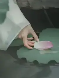 想過得輕松，
就要學會物質低配、關系低耗、情緒低溫。

而生活不應只是匆匆趕路，
而應是放慢腳步，去感受、去體驗、去領悟，
生命的終極奧義是一場體驗！

肖蕭老師祝?大家早安！配圖