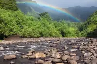 網上有這樣一句話：

“一段關系里沒有絕對的公平，只有不愛你的人才會跟你斤斤計較?！?
真心愛你的人，總是怕給你不夠好，會全心全意地滿足你的每一個需求；而不愛你的人，則只會在乎自己的利益和感受。

愛是常常感到自己付出不夠，而不是計較得失！配圖