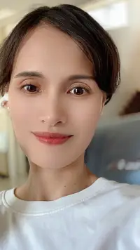 戀愛婚姻困擾咨詢

肖老師做了許多婚姻輔導，要告訴大家的是：

假使婚姻中出現第三者，不妨以精神為刃，把自身分成兩半。

一半扮演角色，一半安置自身。

世界就是一個巨大的草臺班子，每個人都有屬于自己的角色。

要容許一切事情的發(fā)生，學會處之，接受人生的任何意外。

這樣才能做到逆轉人生不是嗎？

難道非要爭個對錯？可爭贏了又能如何呢？配圖